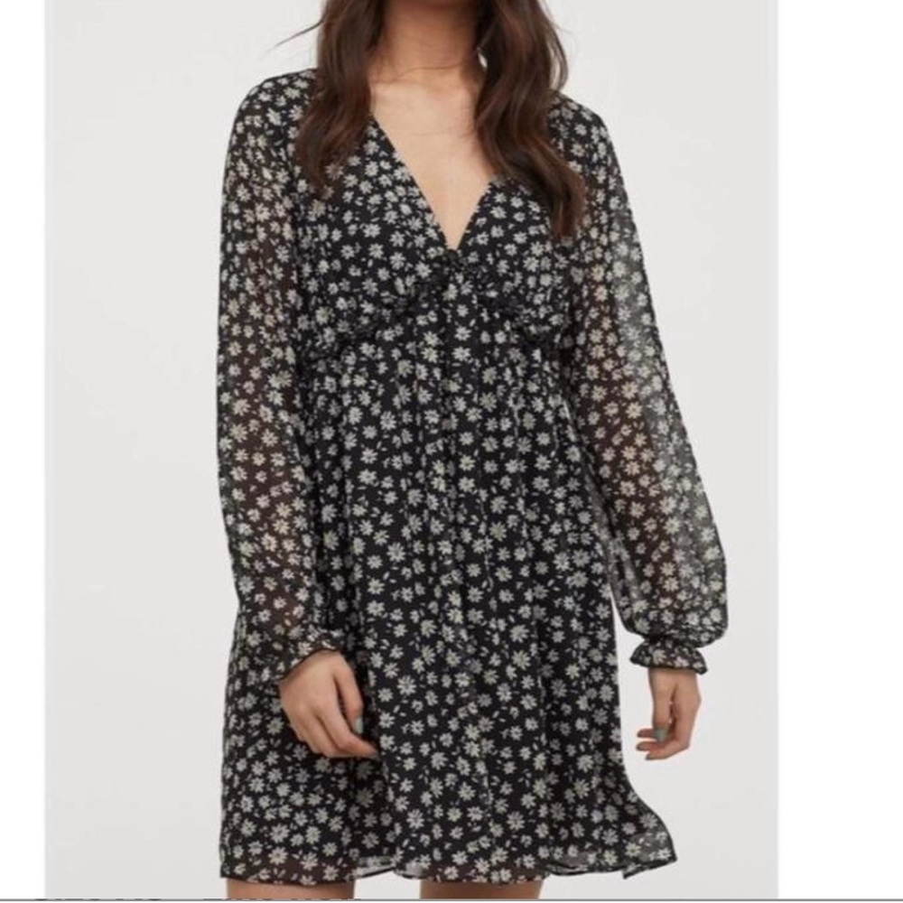 H&M Divided Women’s Daisy Print Baby Doll Dress